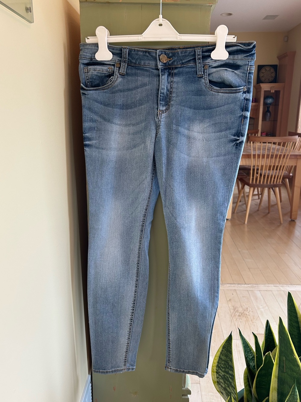 Kut from the Kloth Women’s Toothpick Skinny Jeans Light Distressed Wash Size 12P
